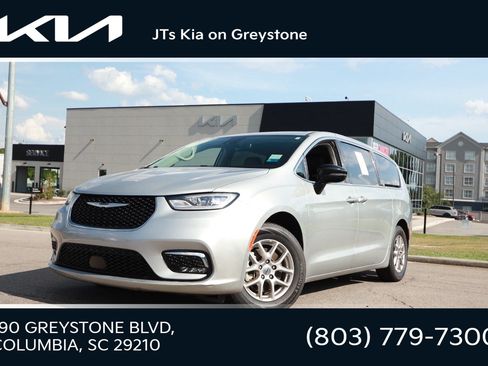 Used 2024 Chrysler Pacifica Touring-L FWD image 1