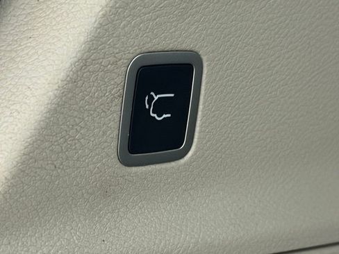 Used 2021 Chrysler Pacifica Touring w/ Cold Weather Group FWD image 20