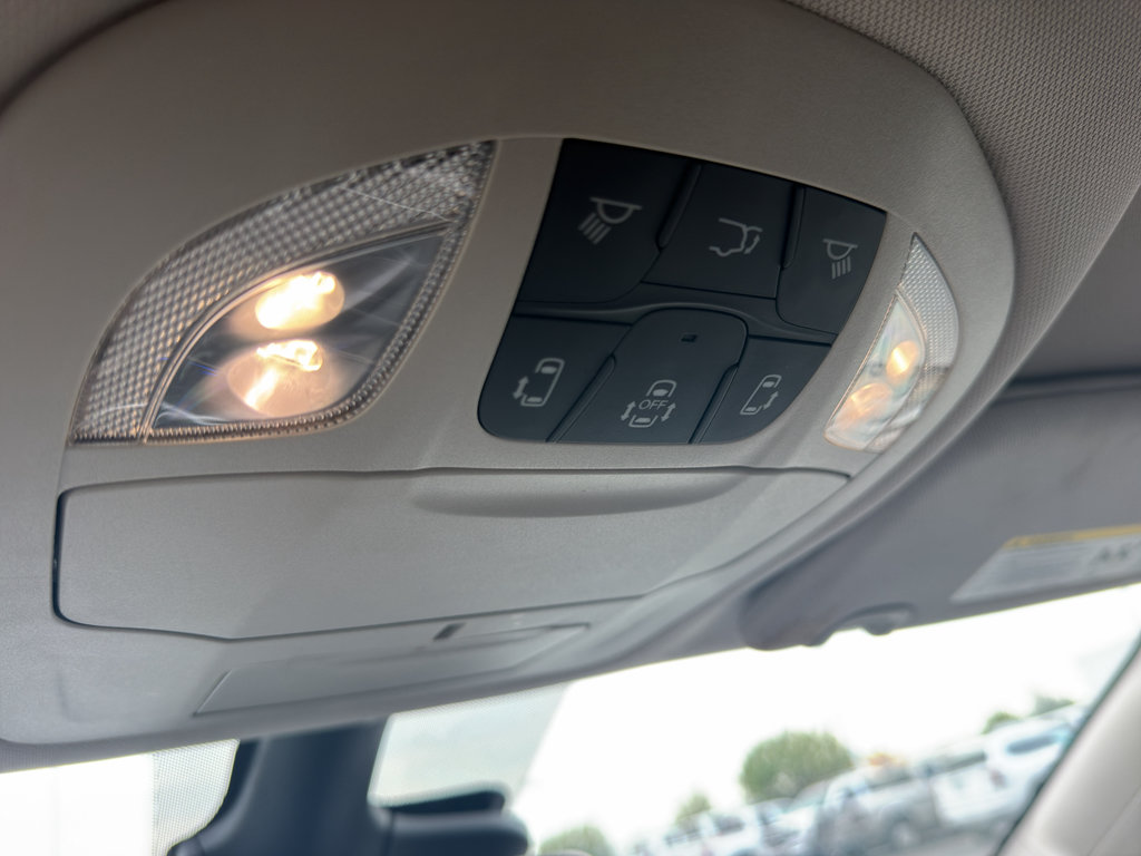 Used 2024 Chrysler Pacifica Touring-L FWD image 23