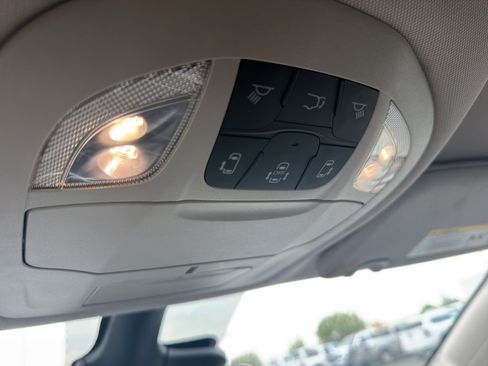 Used 2024 Chrysler Pacifica Touring-L FWD image 23