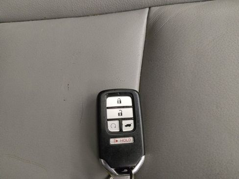 Used 2016 Honda Pilot Touring image 32