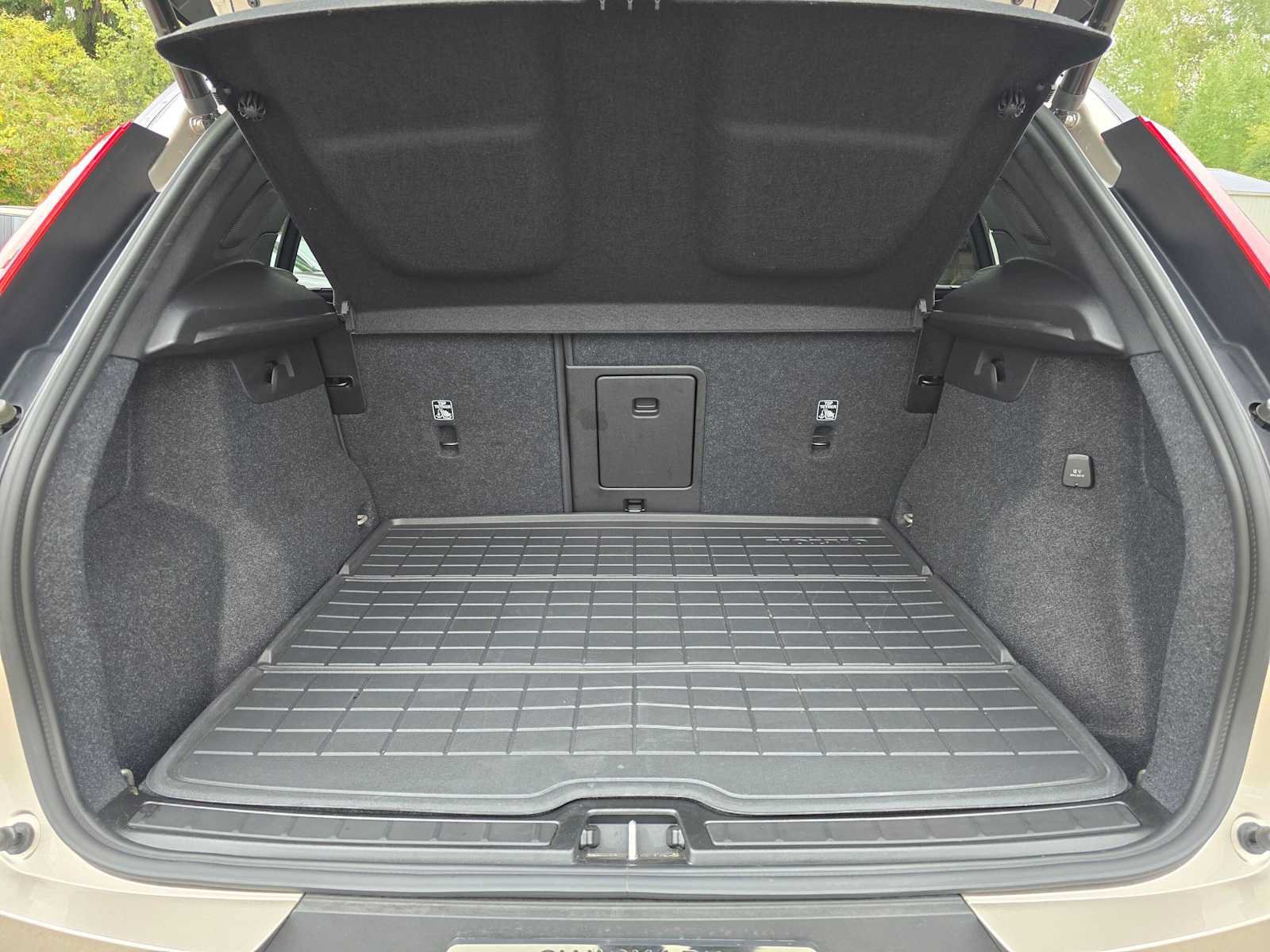 Certified 2023 Volvo XC40 Recharge Ultimate w/ Protection Package Premier AWD/4WD image 15