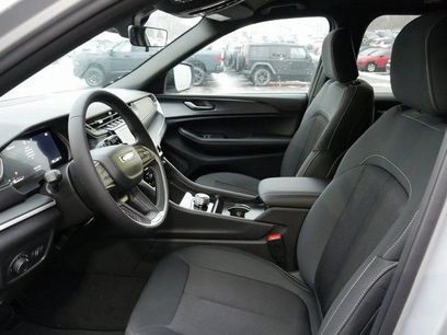 New 2025 Jeep Grand Cherokee Laredo