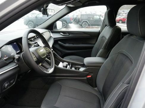 New 2025 Jeep Grand Cherokee Laredo AWD/4WD image 2