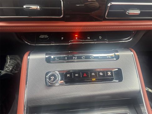 Used 2025 Lincoln Aviator Reserve w/ Equipment Group 201A image 21