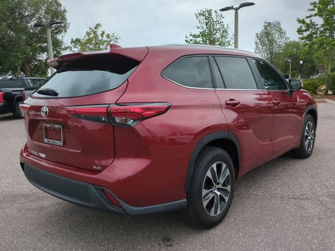 Used 2023 Toyota Highlander XLE image 6