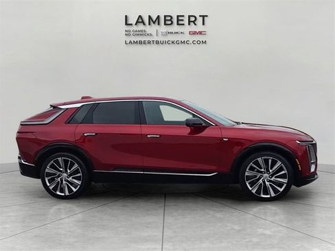 Used 2025 Cadillac Lyriq Luxury w/ LPO, Floor Liner Package image 5