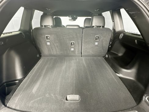 Used 2023 Jeep Grand Cherokee Altitude RWD image 24