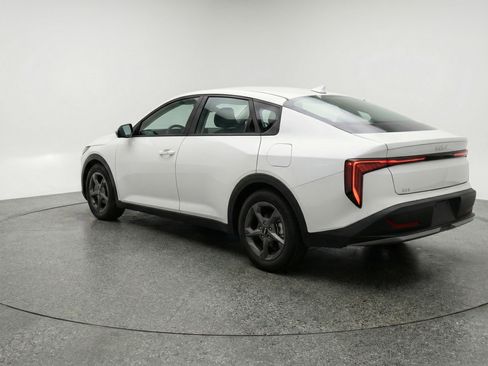 Used 2025 Kia K4 LXS image 6
