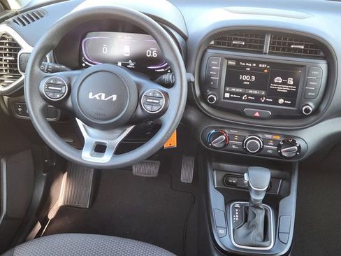 Certified 2025 Kia Soul LX w/ LX Technology Package FWD image 25