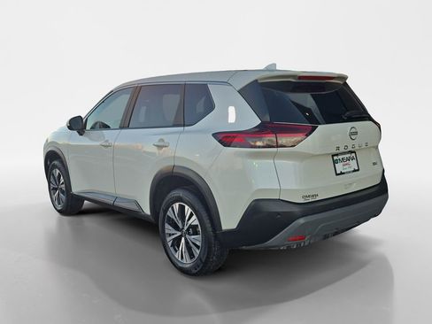 Used 2023 Nissan Rogue SV image 3