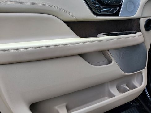 Used 2018 Lincoln Navigator Reserve AWD/4WD image 26