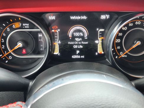Used 2023 Jeep Wrangler Unlimited Rubicon w/ Cold Weather Group AWD/4WD image 13