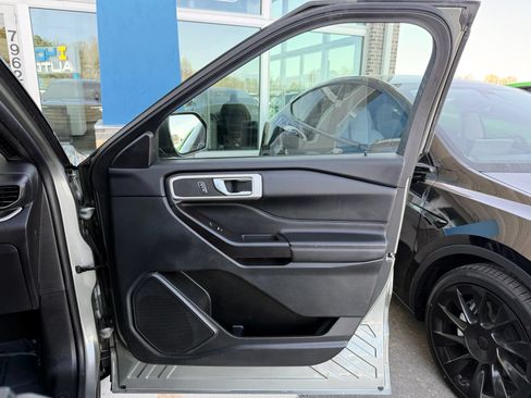 Used 2020 Ford Explorer XLT w/ Equipment Group 202A RWD image 34