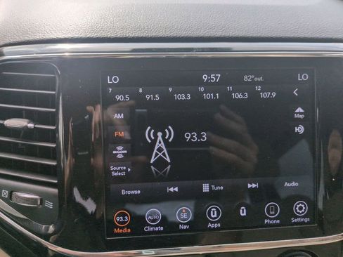 Used 2022 Jeep Grand Cherokee Laredo E RWD image 26