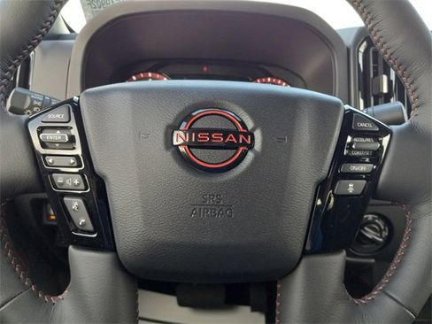 Used 2025 Nissan Frontier PRO-4X w/ Pro Convenience Package image 17