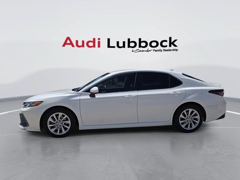 Used 2022 Toyota Camry LE FWD image 5