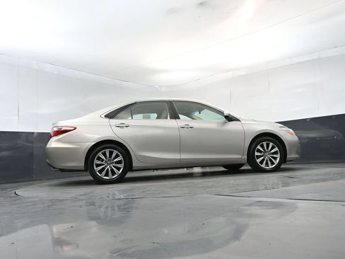 Used 2016 Toyota Camry XLE w/ Moonroof Package FWD image 24