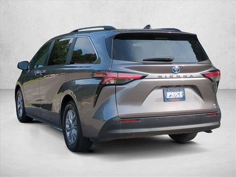 Used 2022 Toyota Sienna XLE w/ XLE Plus Package FWD image 8