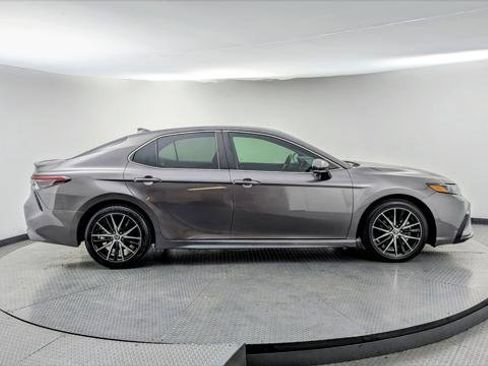 Used 2024 Toyota Camry SE w/ Convenience Package image 8