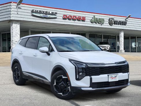 Used 2026 Kia Sportage EX FWD image 1