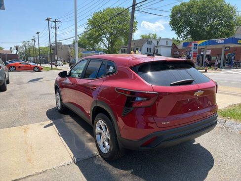 New 2026 Chevrolet Trax LS w/ LS Convenience Package FWD image 3