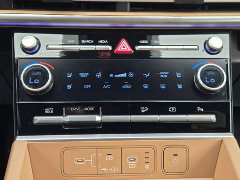 Used 2025 Hyundai Santa Fe Limited FWD image 16