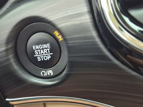 Used 2020 Jeep Grand Cherokee Limited AWD/4WD image 26