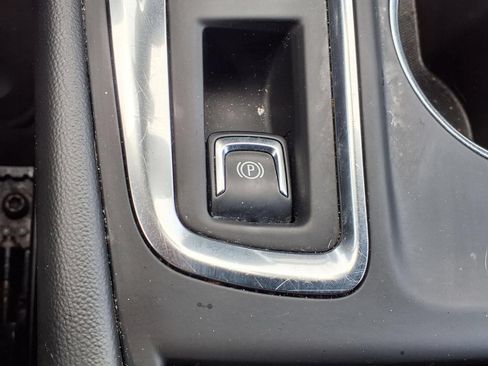 Used 2024 Chevrolet Equinox LT FWD image 9