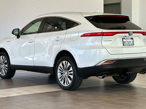 Certified 2021 Toyota Venza XLE AWD/4WD image 6