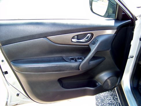 Used 2014 Nissan Rogue SV w/ SV Premium Package image 23