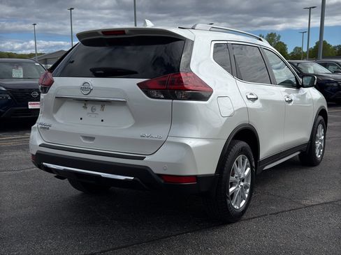Used 2019 Nissan Rogue SV AWD/4WD image 5