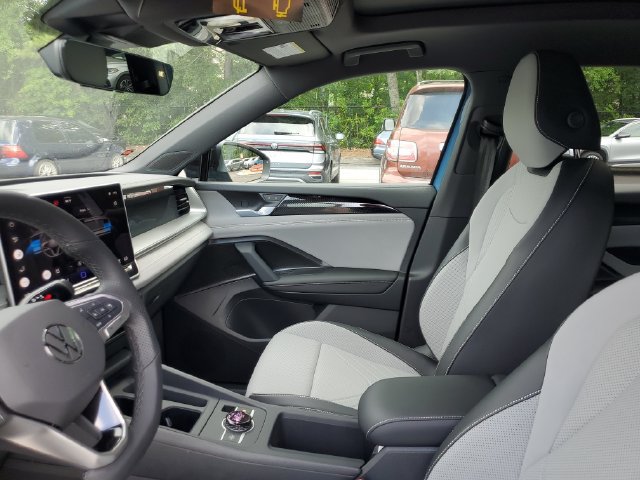 New 2026 Volkswagen Tiguan SE R-Line FWD image 17