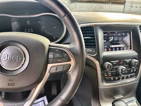 Used 2018 Jeep Grand Cherokee Laredo image 10