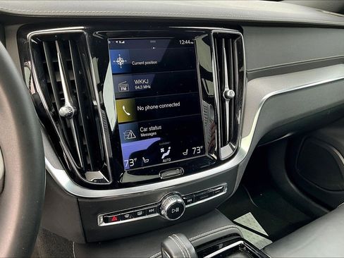 Used 2022 Volvo S60 T8 R-Design image 16