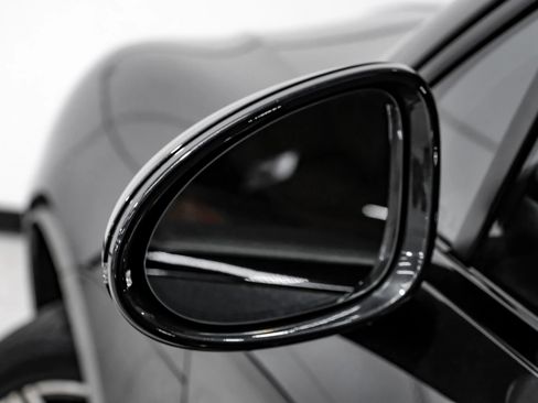 Used 2017 Porsche Macan Turbo AWD/4WD image 37