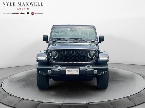 Used 2024 Jeep Gladiator Sport AWD/4WD image 18