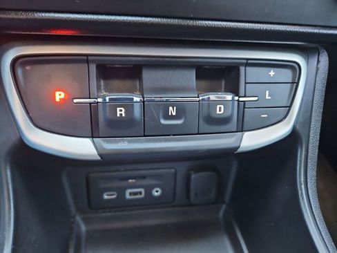 Used 2022 GMC Terrain SLT image 12