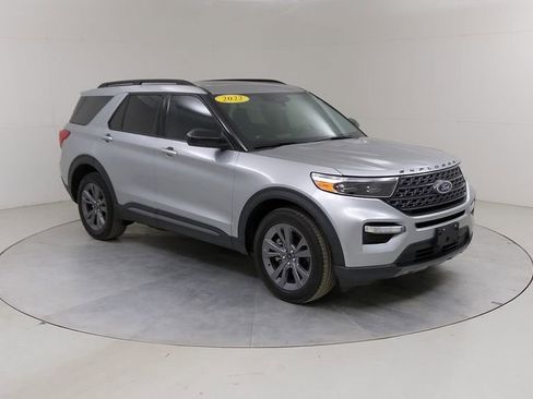 Certified 2022 Ford Explorer XLT w/ XLT Sport Appearance Package AWD/4WD image 13