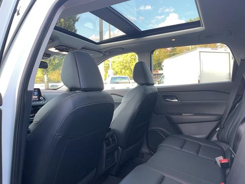 Used 2023 Nissan Rogue SL AWD/4WD image 8