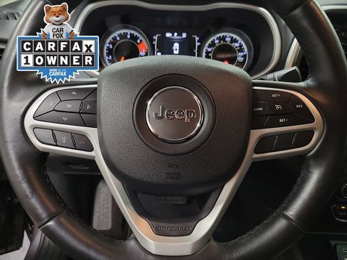 Used 2018 Jeep Cherokee Latitude Plus w/ Comfort/Convenience Group FWD image 22
