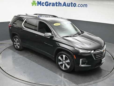 Used 2023 Chevrolet Traverse LT w/ LT Premium Package AWD/4WD image 3