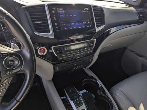 Used 2016 Honda Pilot Touring image 10