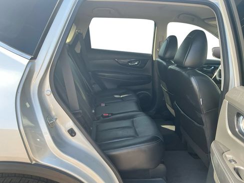 Used 2018 Nissan Rogue SL FWD image 23