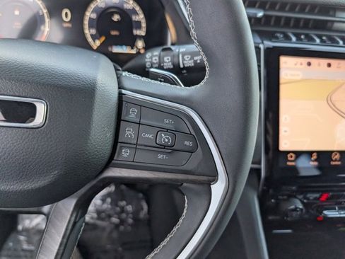 Used 2024 Jeep Grand Cherokee Limited image 14