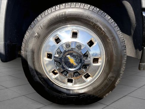 Used 2024 Chevrolet Silverado 3500 High Country w/ High Country Premium Package image 9