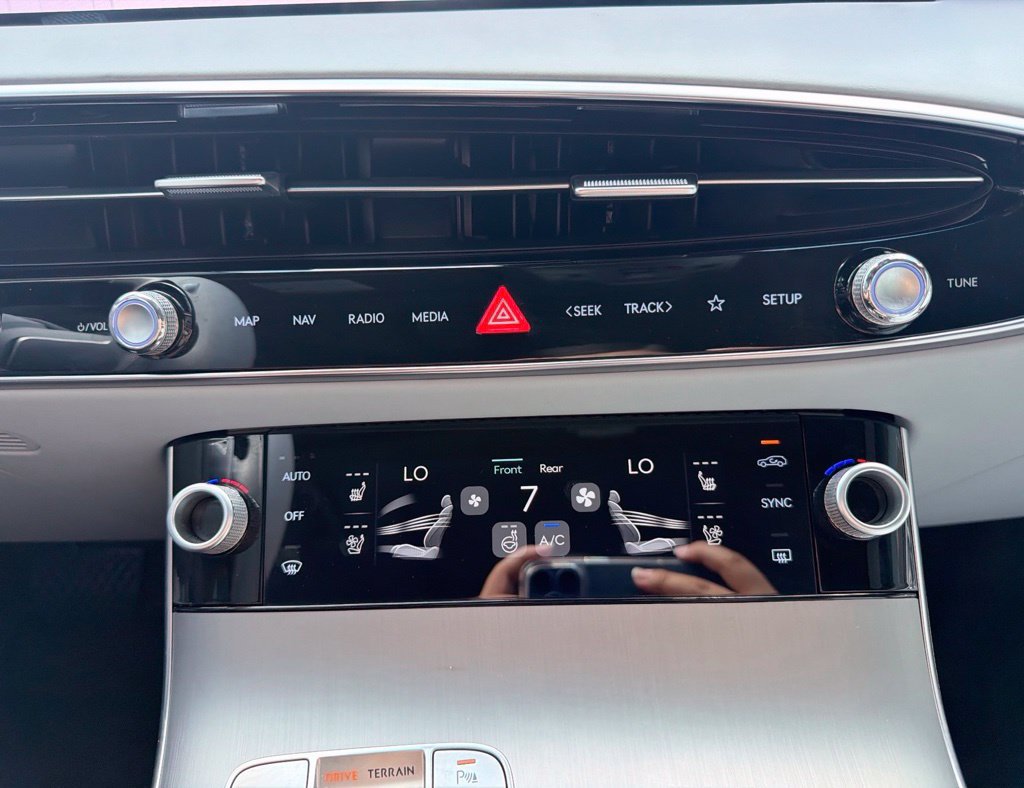 Used 2026 Genesis GV70 2.5T Advanced AWD/4WD image 10