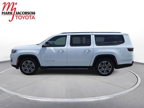 Used 2024 Jeep Wagoneer L Series II w/ Flexible Seating Group AWD/4WD image 8