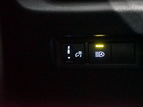 Used 2021 Toyota RAV4 LE image 22