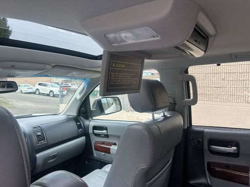 Used 2016 Toyota Sequoia Platinum AWD/4WD image 18